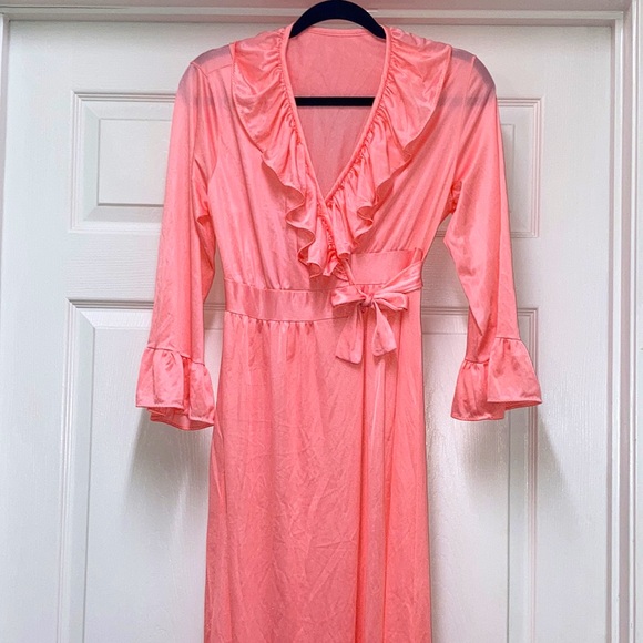 Vintage Silky Ruffled Robe - Picture 4 of 6
